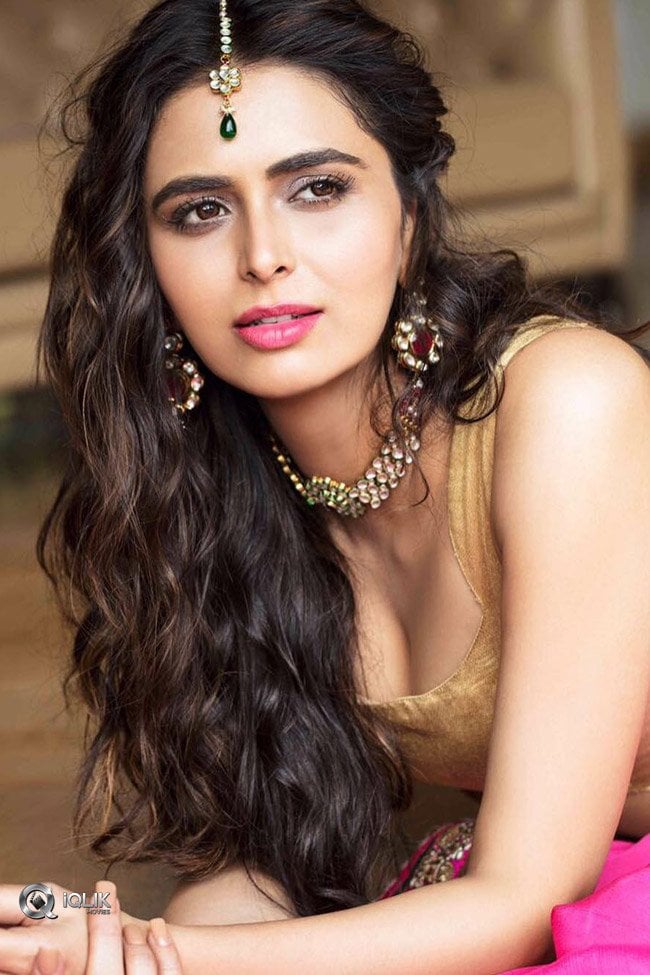 Meenakshi-Dixit